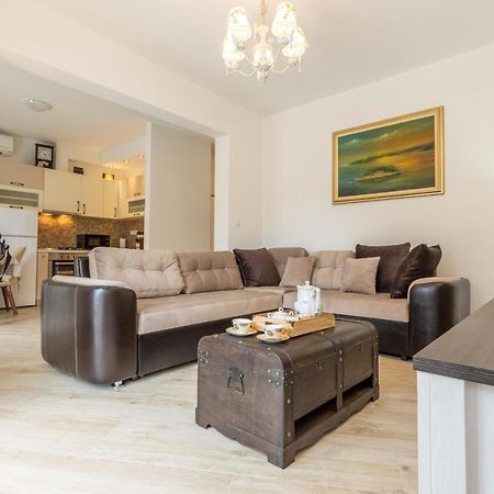 Villa Capitis In The Center- Luxury Apartment With Swimming Pool Хвар Экстерьер фото