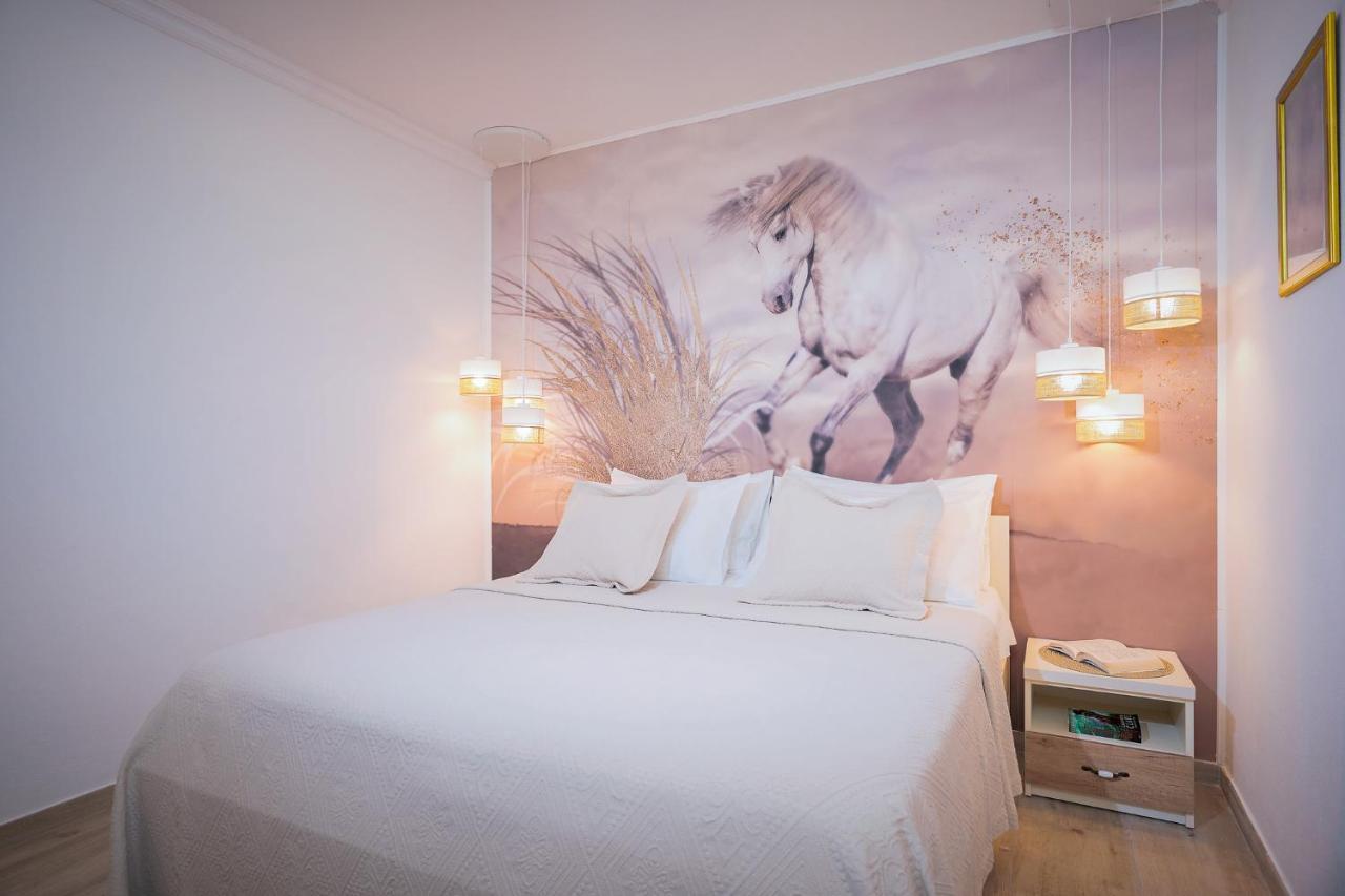 Villa Capitis In The Center- Luxury Apartment With Swimming Pool Хвар Экстерьер фото