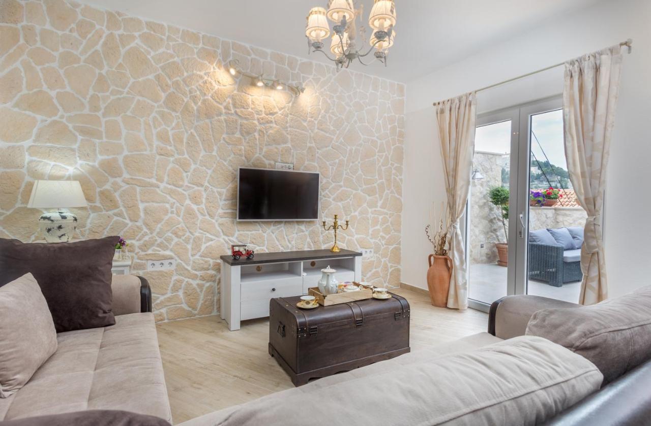 Villa Capitis In The Center- Luxury Apartment With Swimming Pool Хвар Экстерьер фото