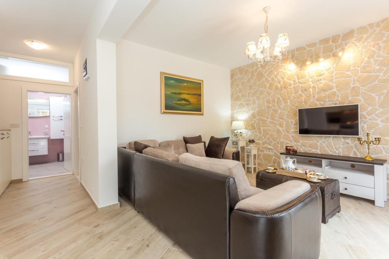 Villa Capitis In The Center- Luxury Apartment With Swimming Pool Хвар Экстерьер фото