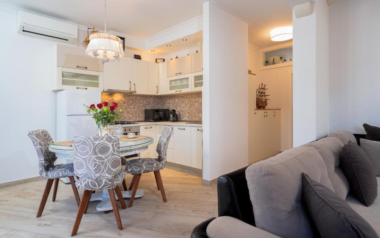 Villa Capitis In The Center- Luxury Apartment With Swimming Pool Хвар Экстерьер фото