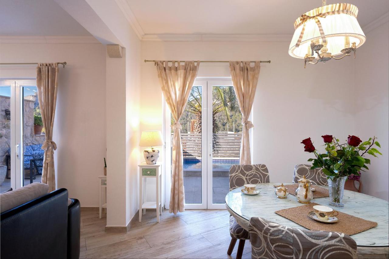 Villa Capitis In The Center- Luxury Apartment With Swimming Pool Хвар Экстерьер фото
