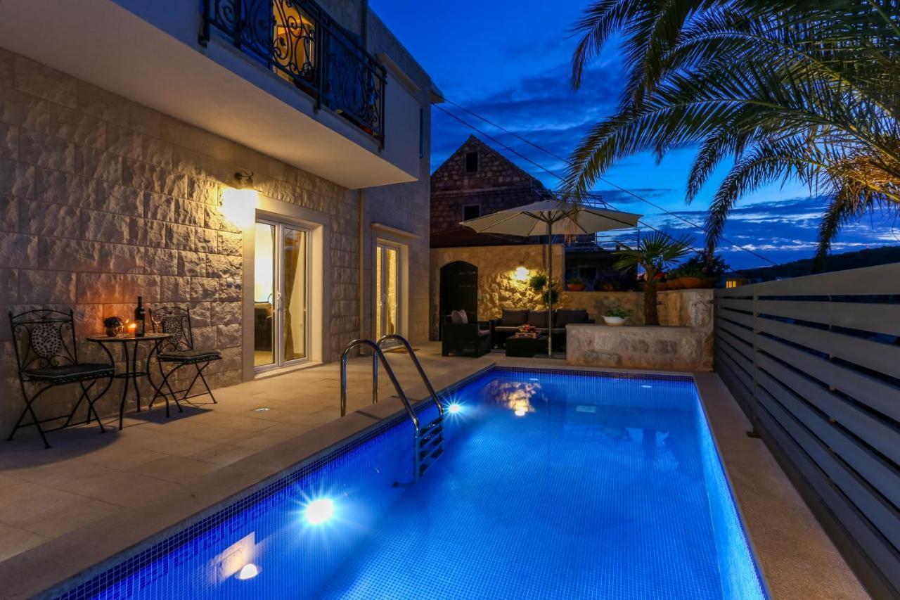Villa Capitis In The Center- Luxury Apartment With Swimming Pool Хвар Экстерьер фото