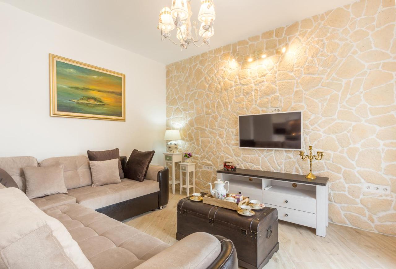 Villa Capitis In The Center- Luxury Apartment With Swimming Pool Хвар Экстерьер фото