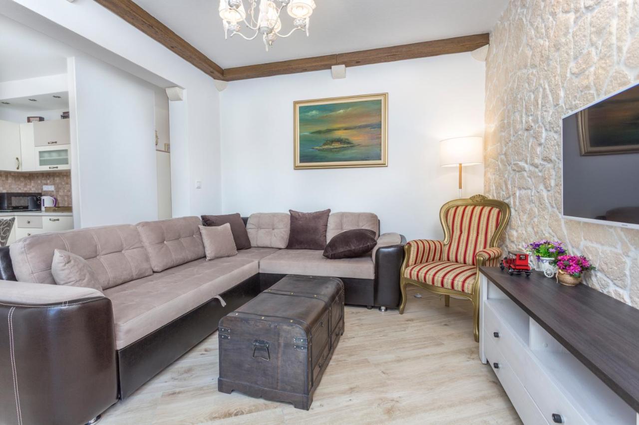 Villa Capitis In The Center- Luxury Apartment With Swimming Pool Хвар Экстерьер фото